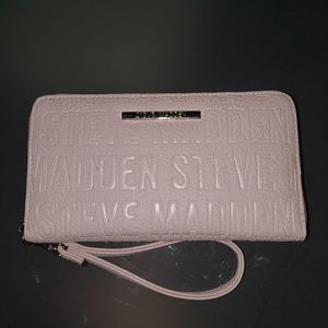 Steve Madden wristlet